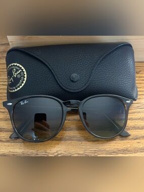Ray-Ban